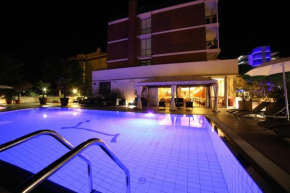 Гостиница Hotel Leonardo Da Vinci  Бибионе